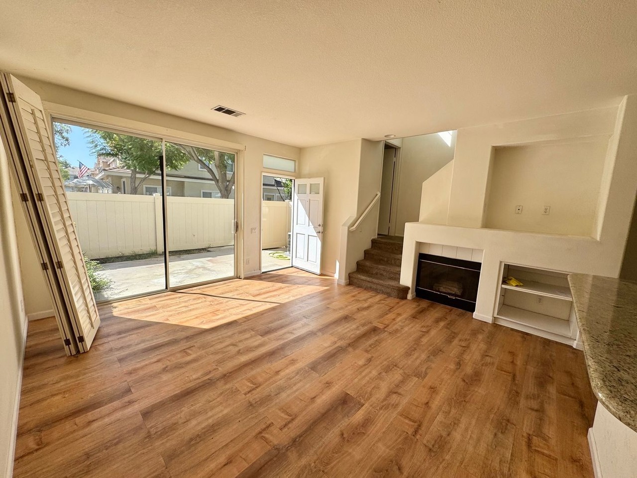 819 S Yellowstone Way - Photo 3 of 18