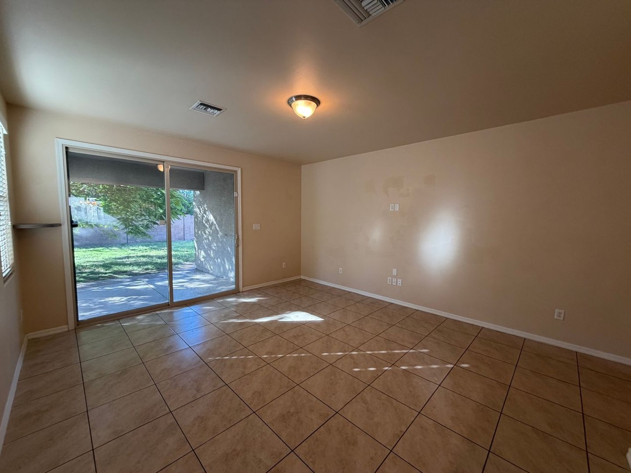 6579 E 35th St - Photo 5 of 26