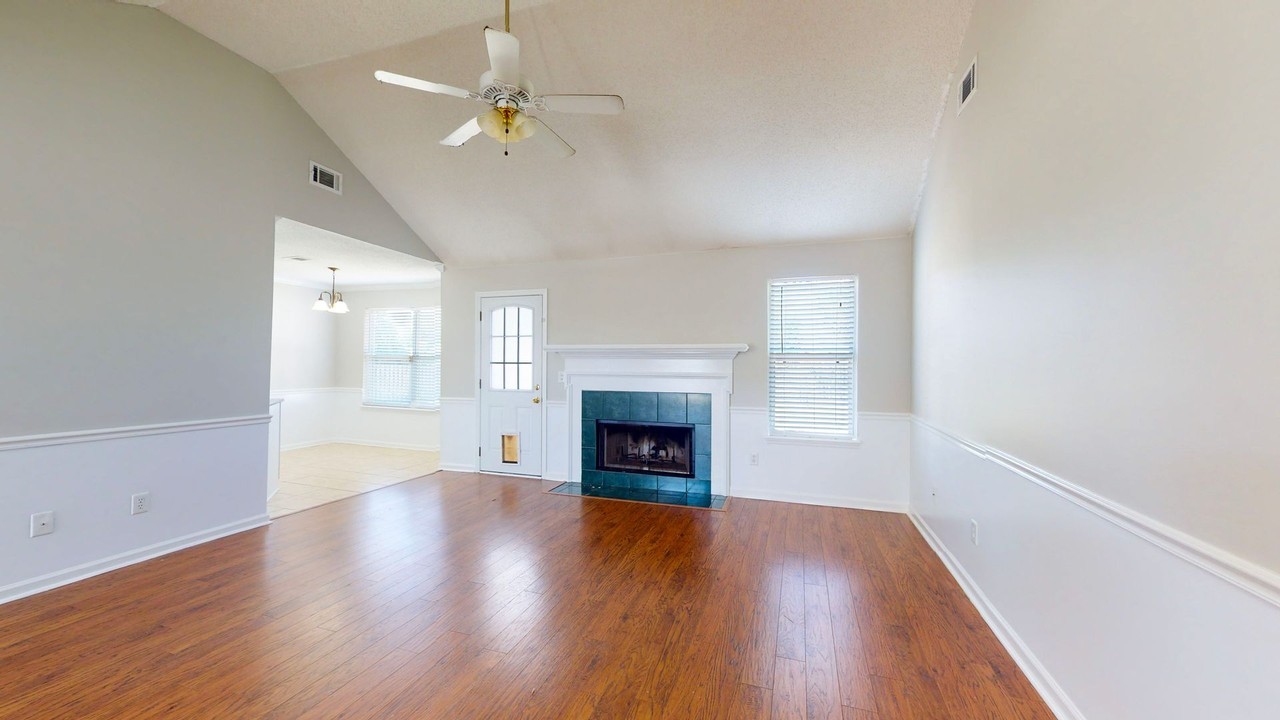 116 Redford Dr - Photo 3 of 24