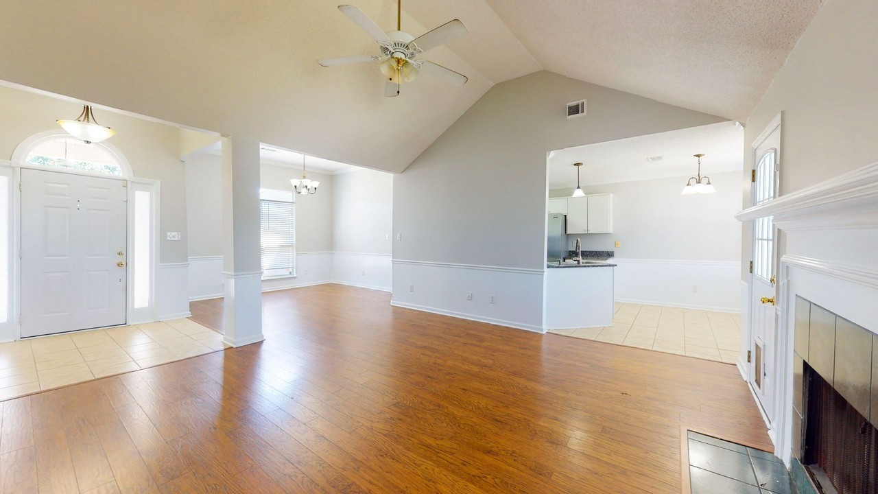 116 Redford Dr - Photo 4 of 24