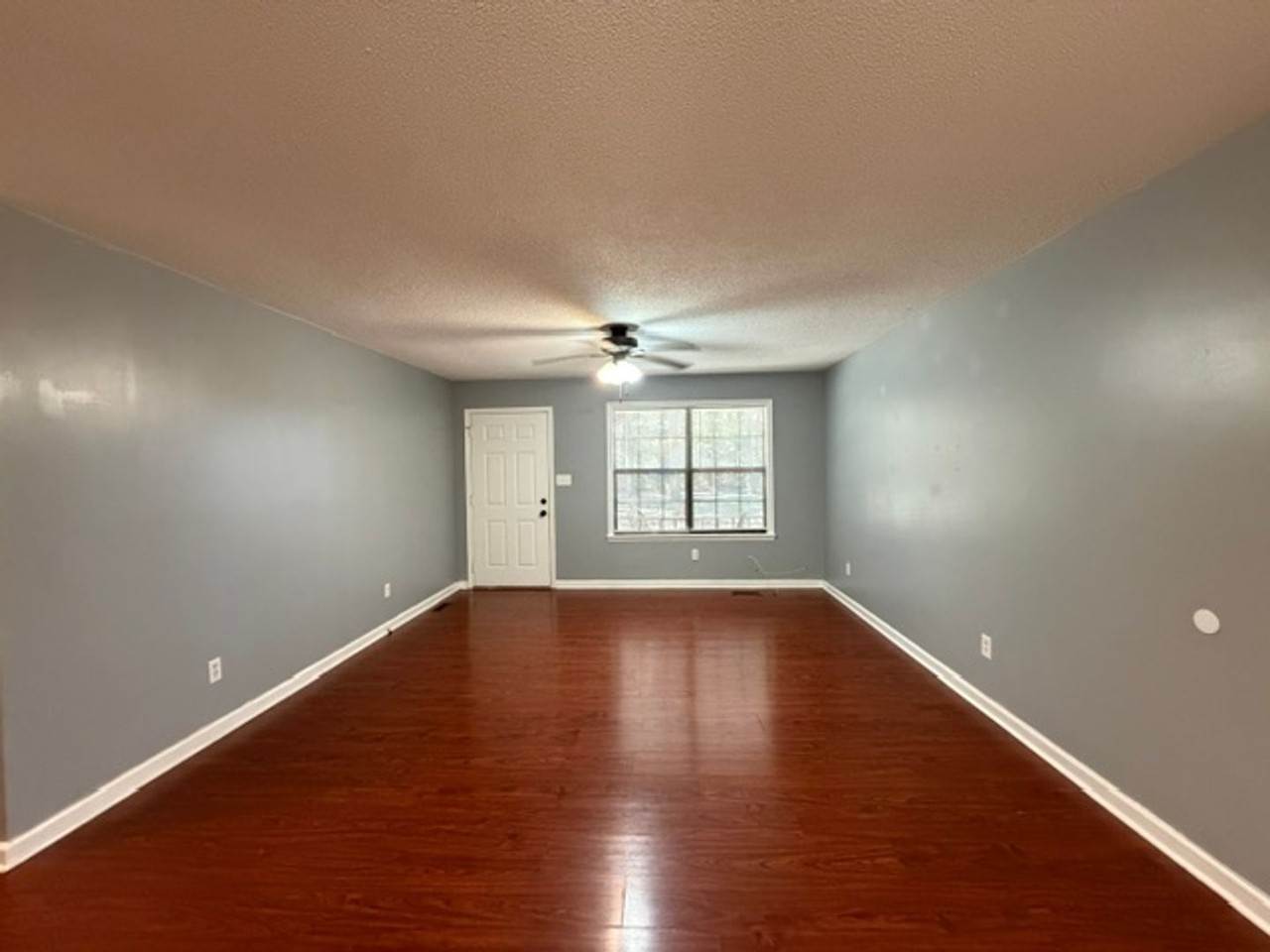 1751 Strawhill Rd Se - Photo 3 of 17