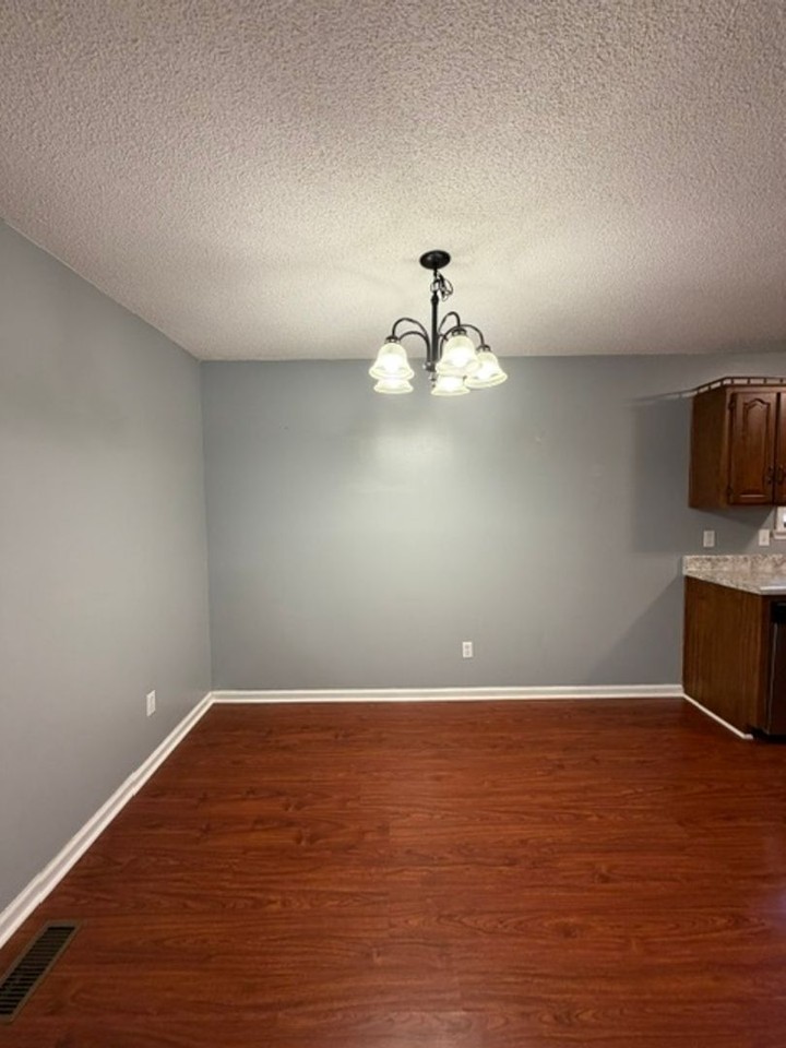 1751 Strawhill Rd Se - Photo 5 of 17