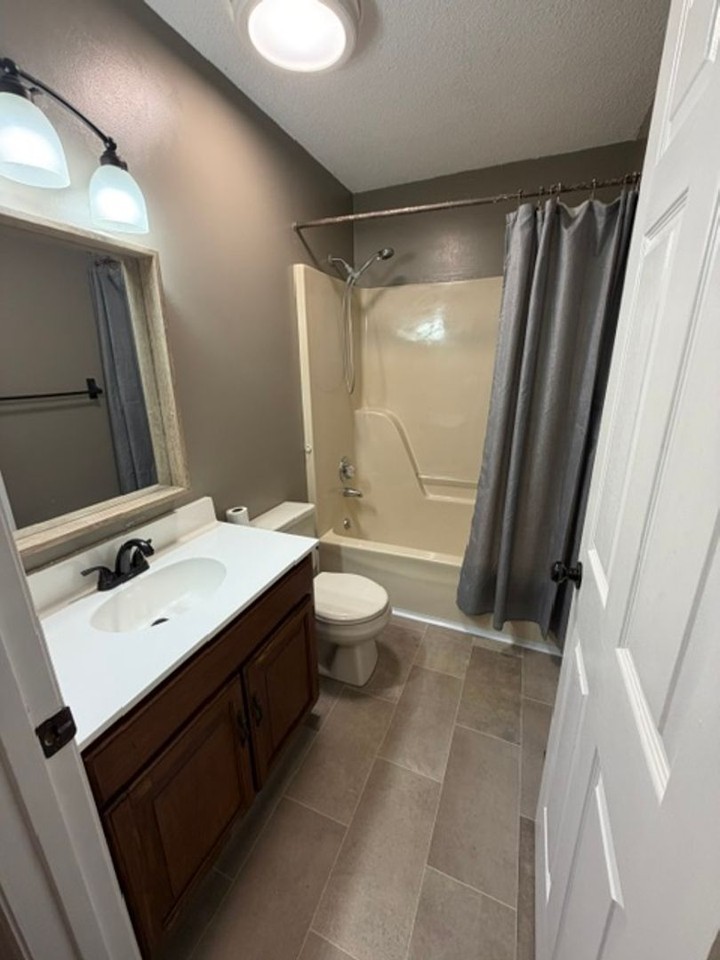 1751 Strawhill Rd Se - Photo 6 of 17