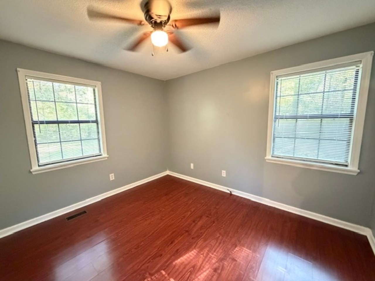 1751 Strawhill Rd Se - Photo 7 of 17