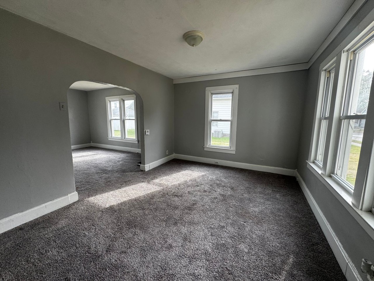 1125 37th St - Photo 2 of 8