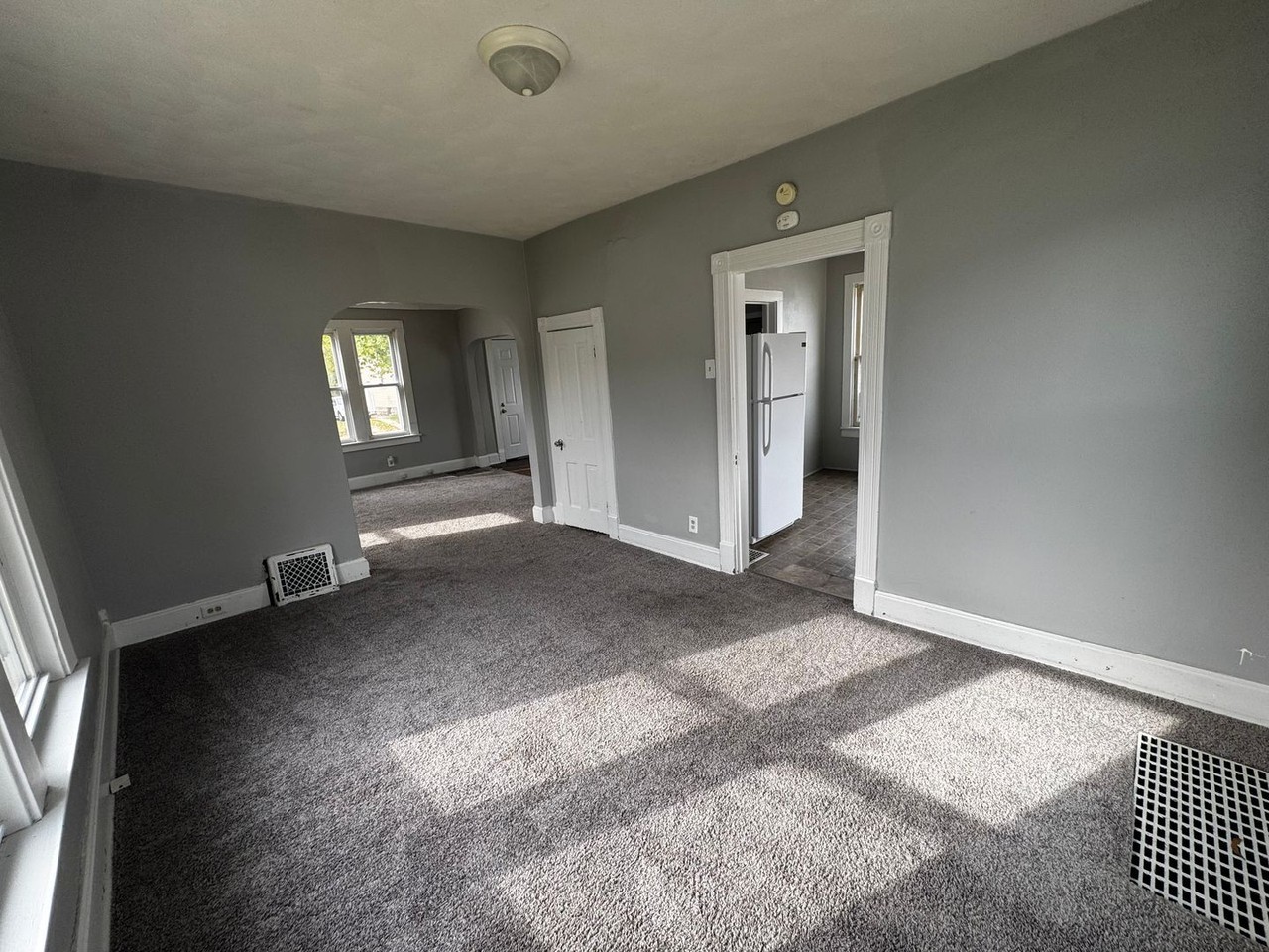 1125 37th St - Photo 3 of 8