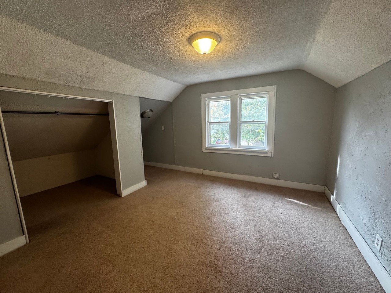 1125 37th St - Photo 7 of 8