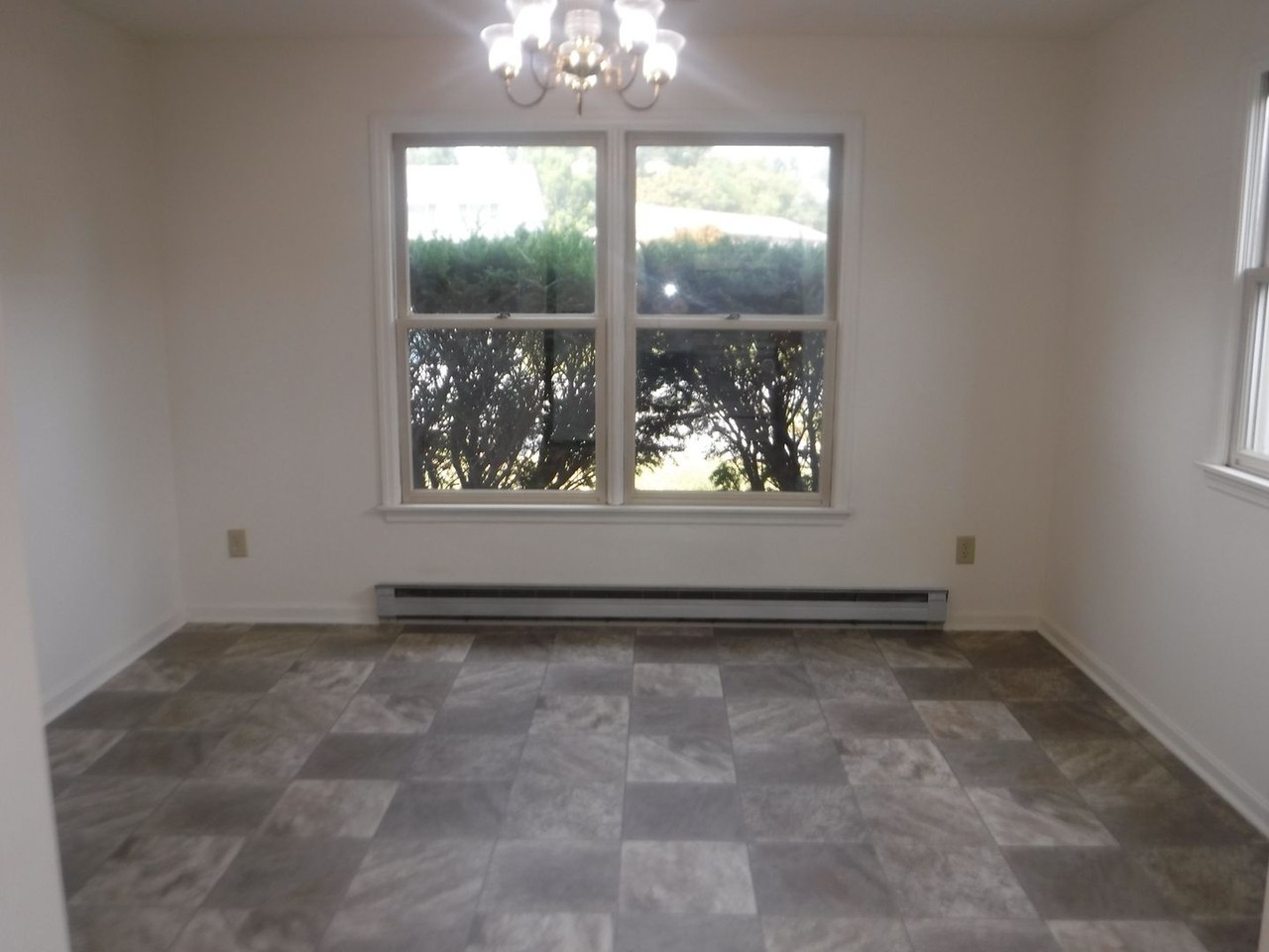 614 Victoria Dr - Photo 3 of 14