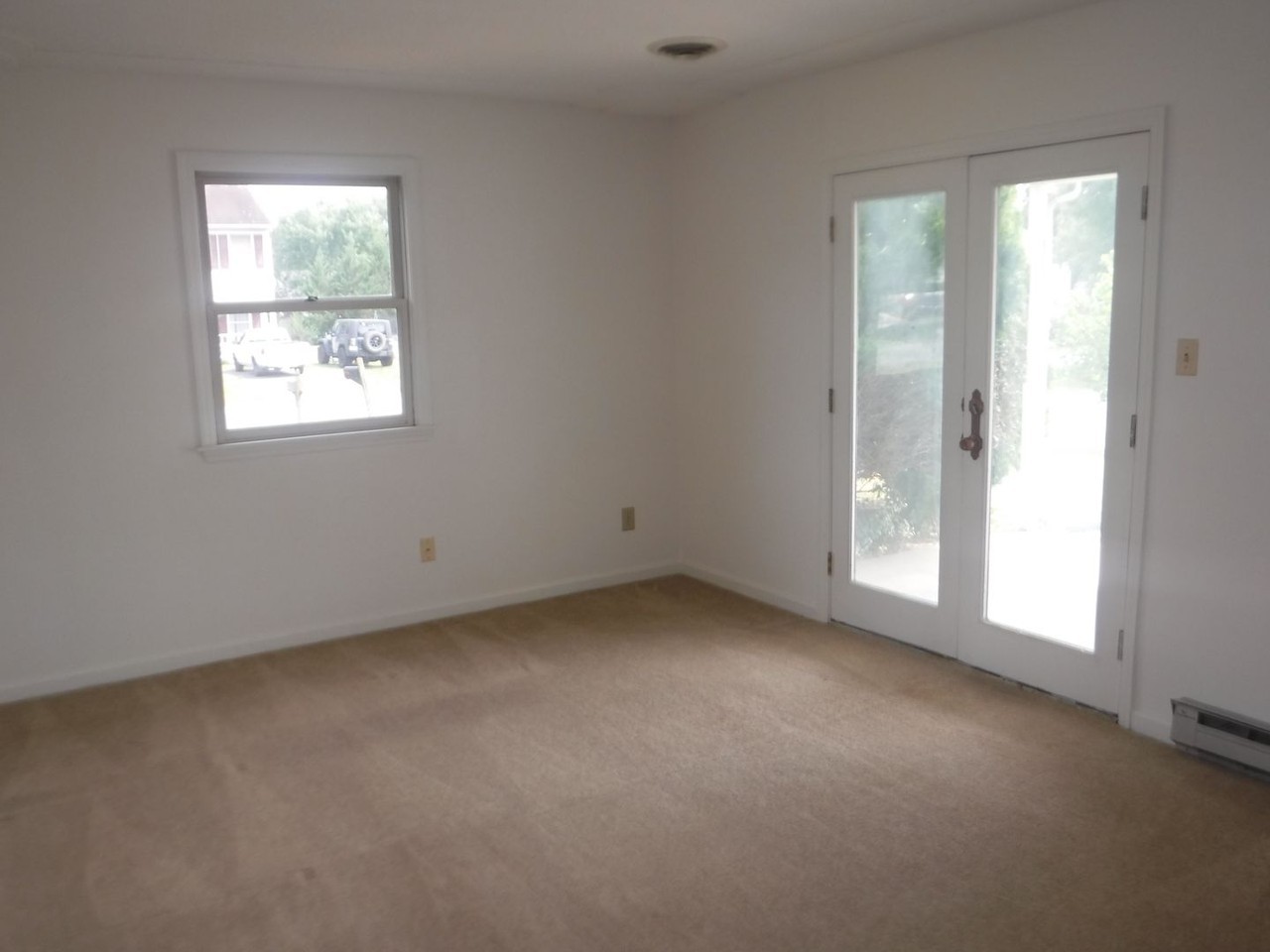 614 Victoria Dr - Photo 4 of 14