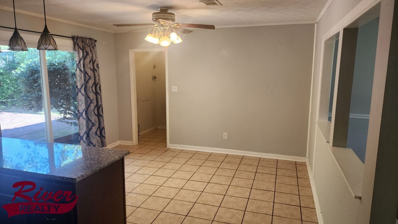 3618 Coventry Dr - Photo 5 of 13