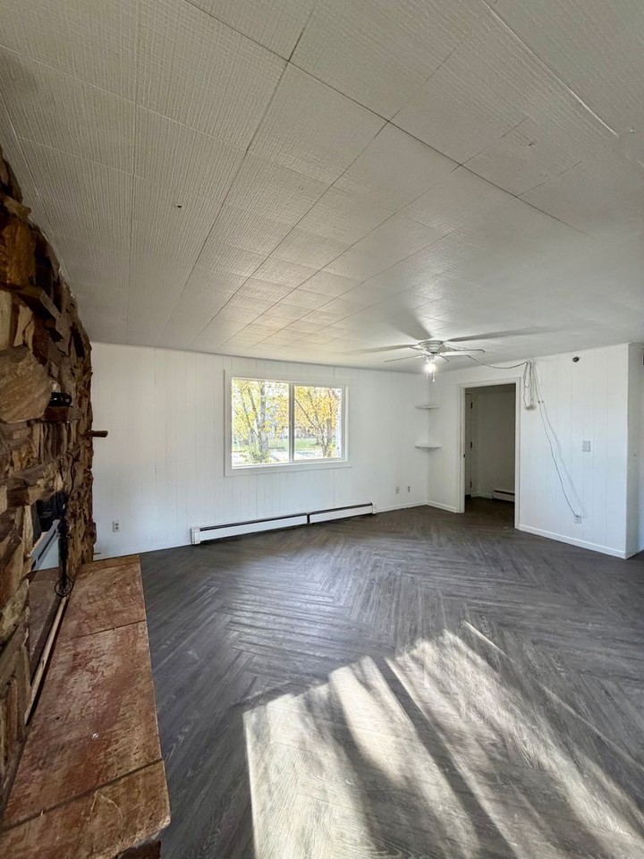 1913 Jack St - Photo 5 of 24