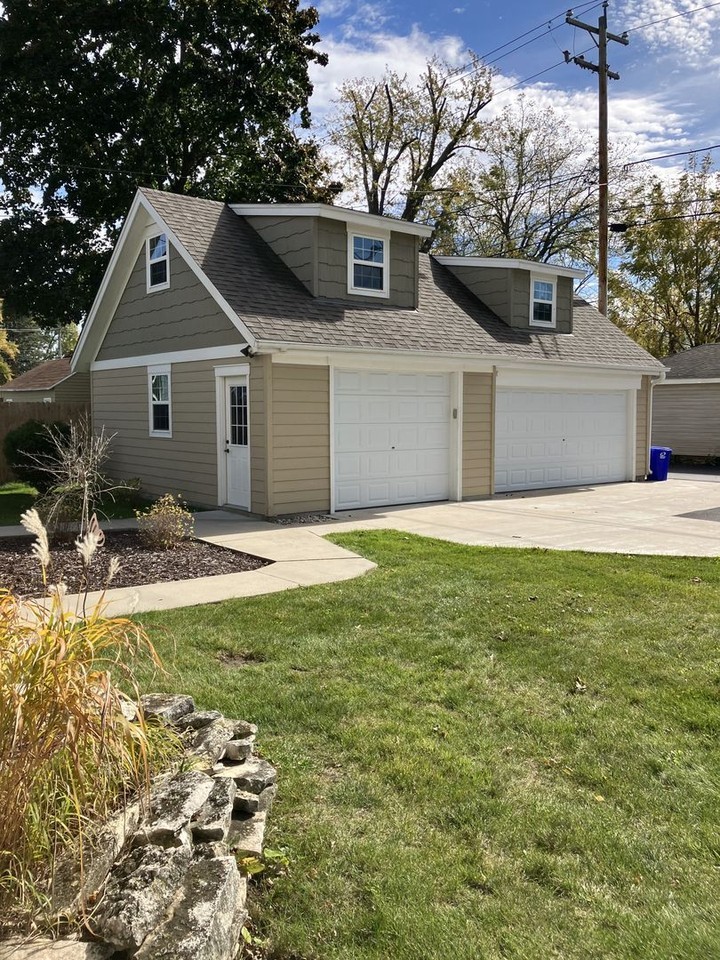 322 Oakton Ave - Photo 3 of 13