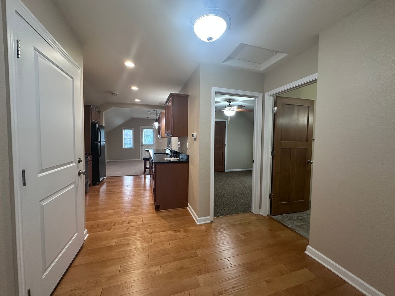322 Oakton Ave - Photo 5 of 13