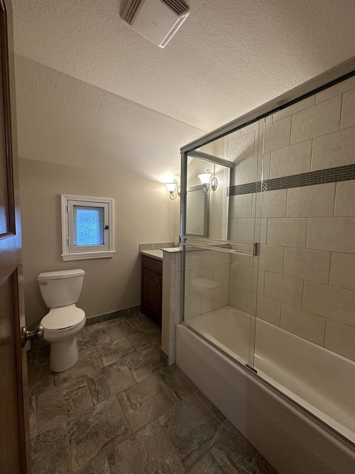 322 Oakton Ave - Photo 6 of 13