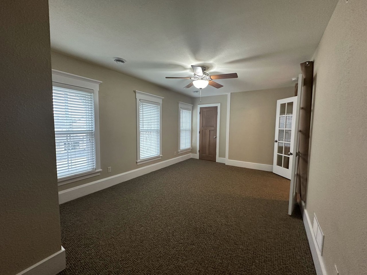 322 Oakton Ave - Photo 7 of 13