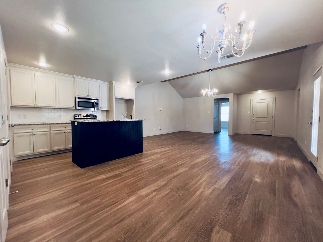 3813 133rd St #B - Photo 4 of 18