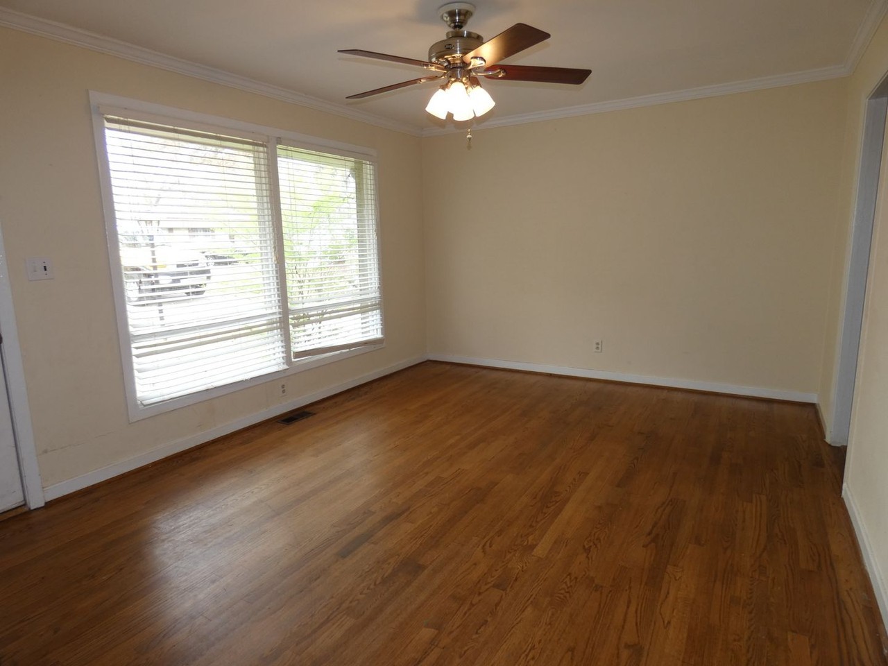 5137 Scenic View Dr - Photo 4 of 12