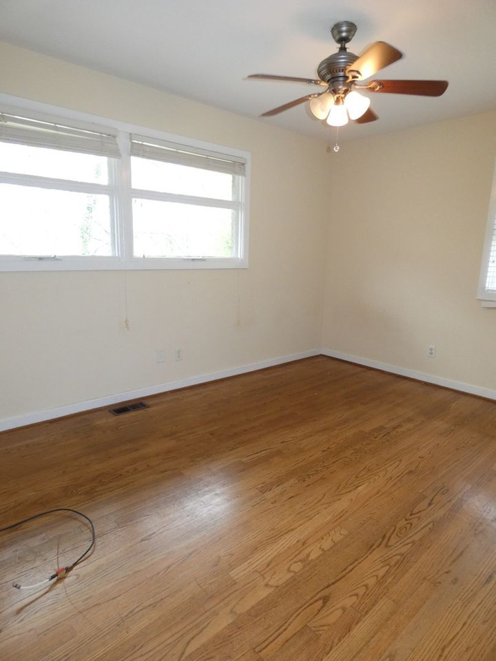 5137 Scenic View Dr - Photo 7 of 12