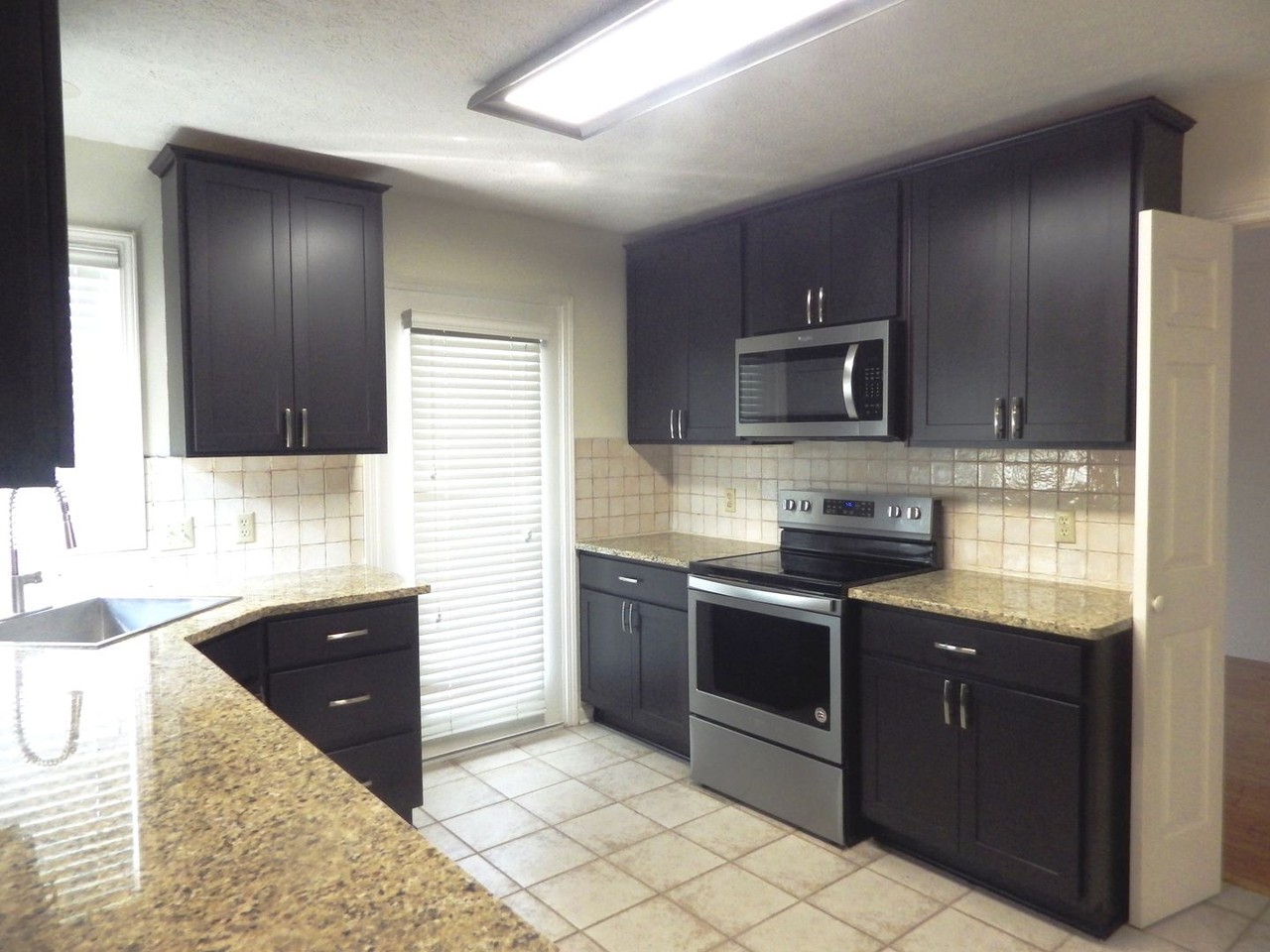 602 Shadowood Ln - Photo 2 of 15