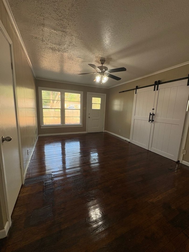 9221 Simmons Pl - Photo 4 of 21