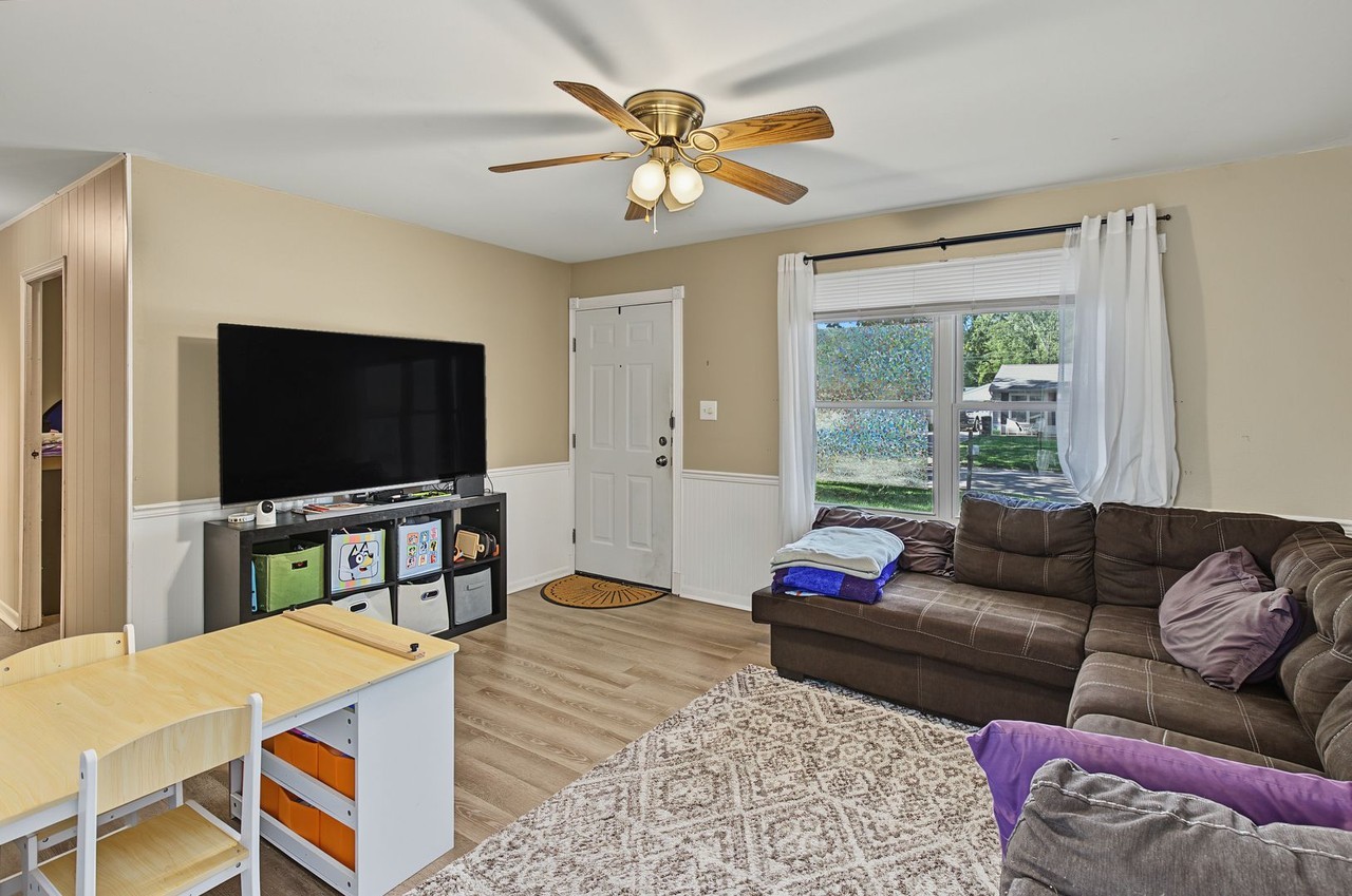 1704 Ridgeland Dr - Photo 3 of 37