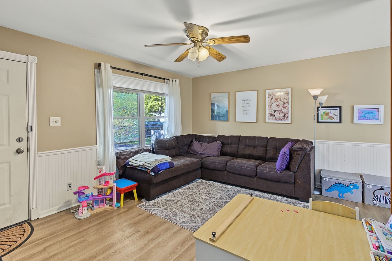 1704 Ridgeland Dr - Photo 4 of 37