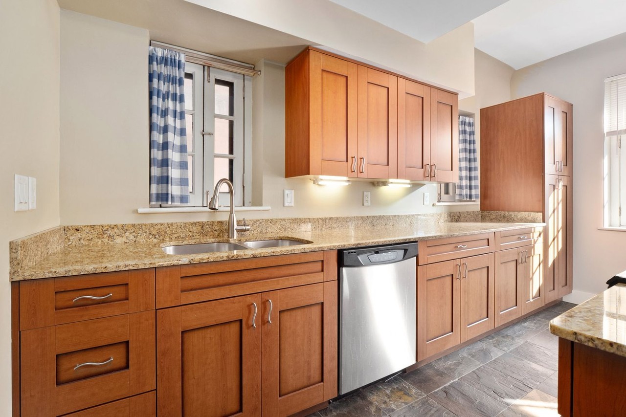 601 Westgate Ave - Photo 3 of 13