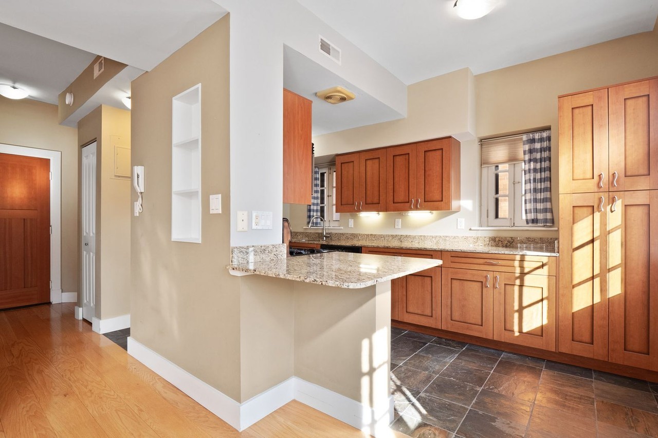 601 Westgate Ave - Photo 5 of 13