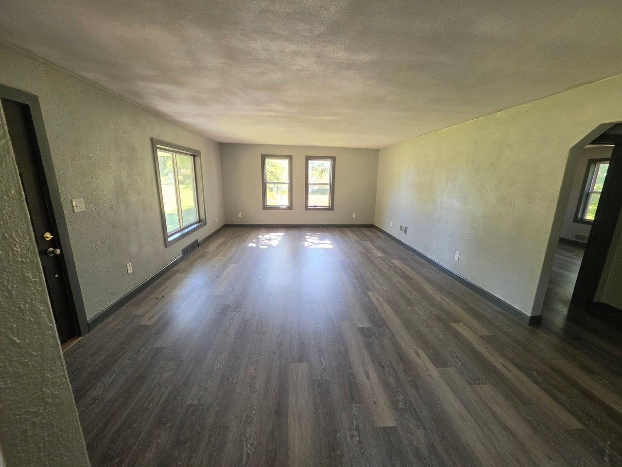 25 Mount Vernon Dr - Photo 4 of 13