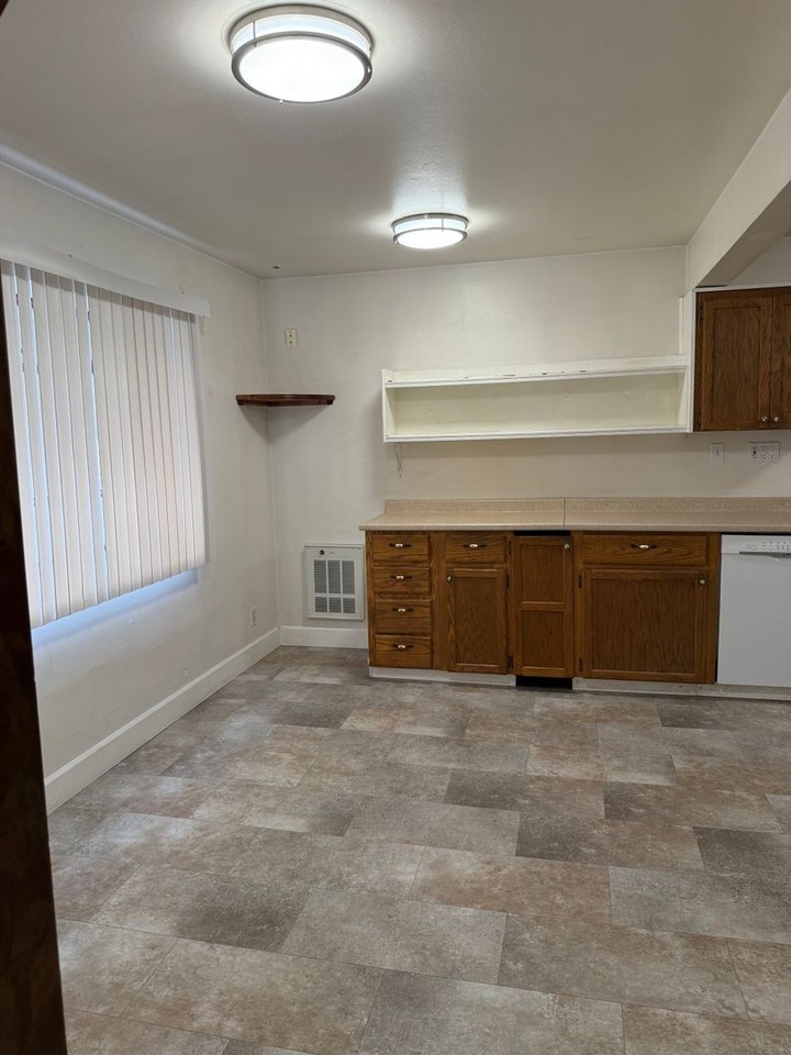 3217 E 35th Ave - Photo 6 of 13