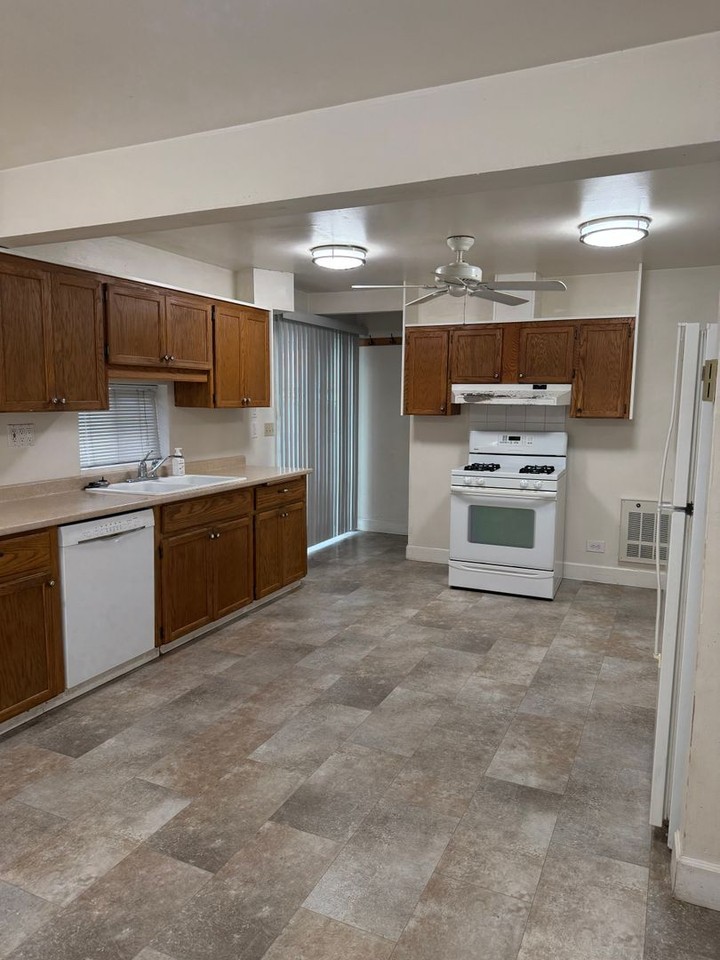 3217 E 35th Ave - Photo 7 of 13