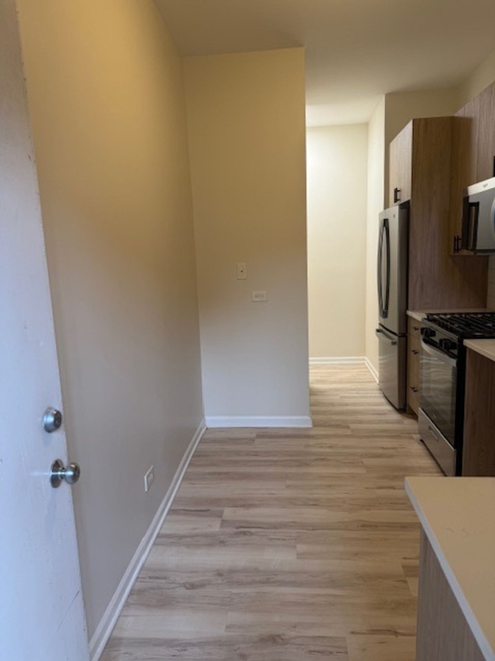 Where Convenience Meets Comfort — Updated 2–3 Beds by the Morse Red Line - Photo 4 of 36