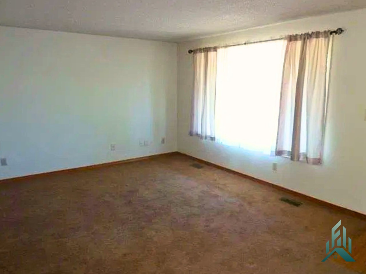 550 Ne Sherwood Way - Photo 5 of 10