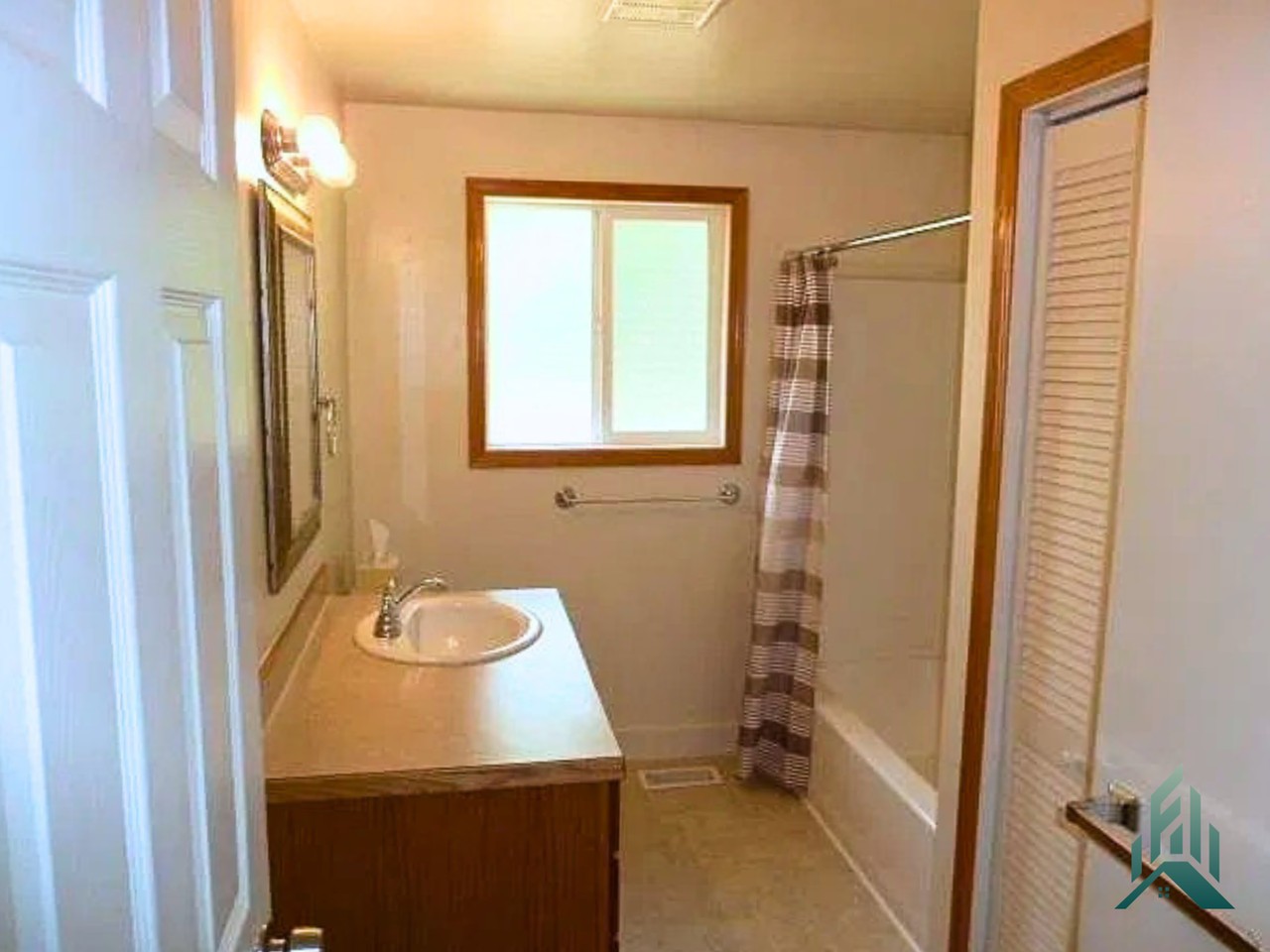 550 Ne Sherwood Way - Photo 7 of 10