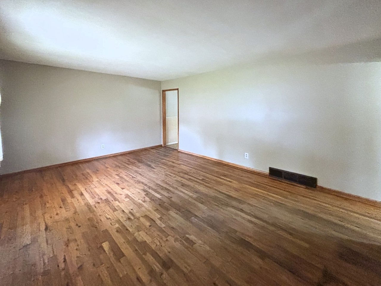 7215 S 71st Ave - Photo 2 of 15