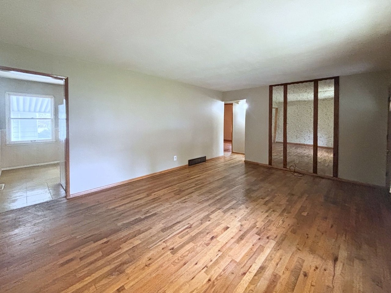 7215 S 71st Ave - Photo 3 of 15