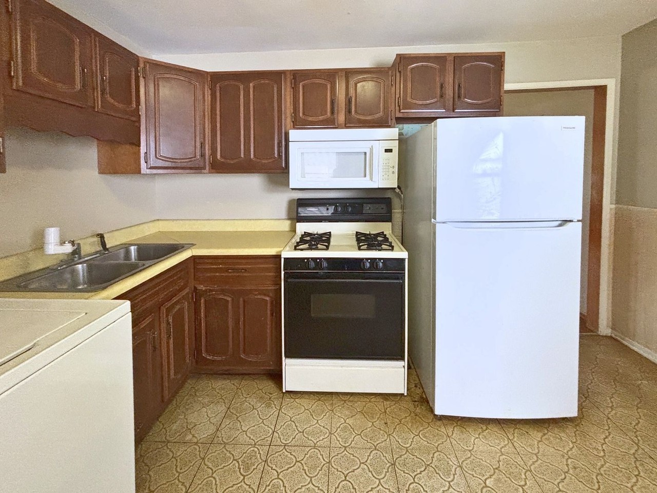 7215 S 71st Ave - Photo 4 of 15