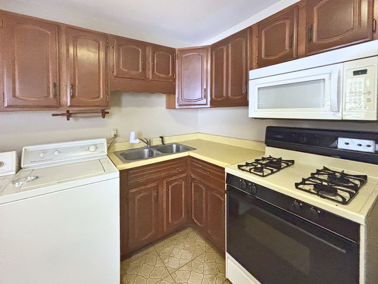 7215 S 71st Ave - Photo 6 of 15