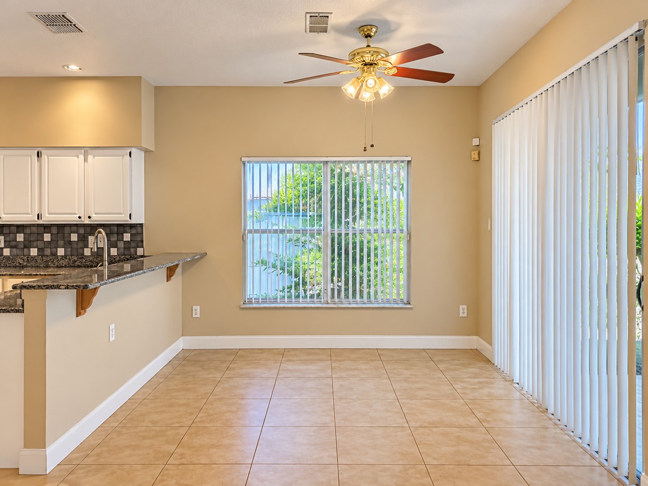 1373 Foxforrest Cir - Photo 4 of 22