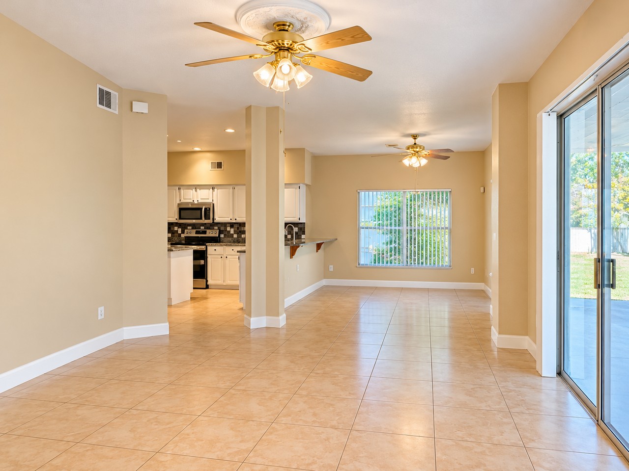 1373 Foxforrest Cir - Photo 5 of 22