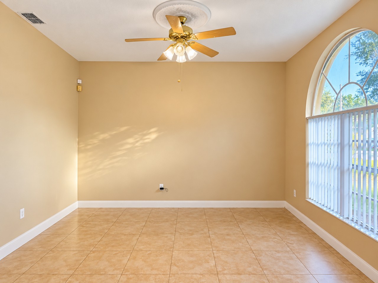 1373 Foxforrest Cir - Photo 7 of 22