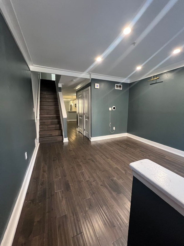 747 E Preston St - Photo 2 of 28