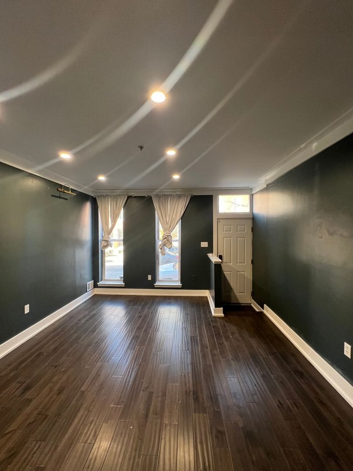 747 E Preston St - Photo 3 of 28