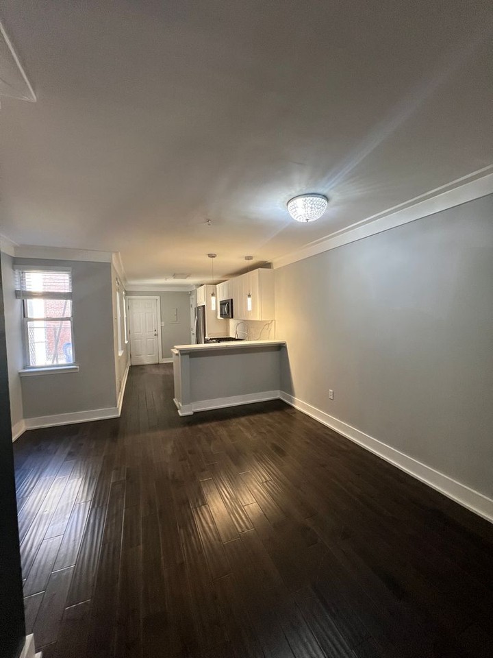 747 E Preston St - Photo 5 of 28