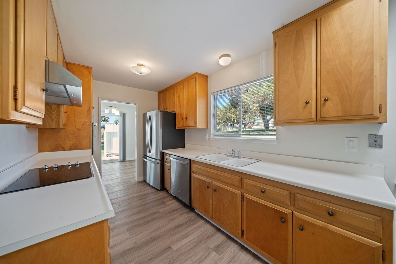 5828 Ferber St - Photo 3 of 29