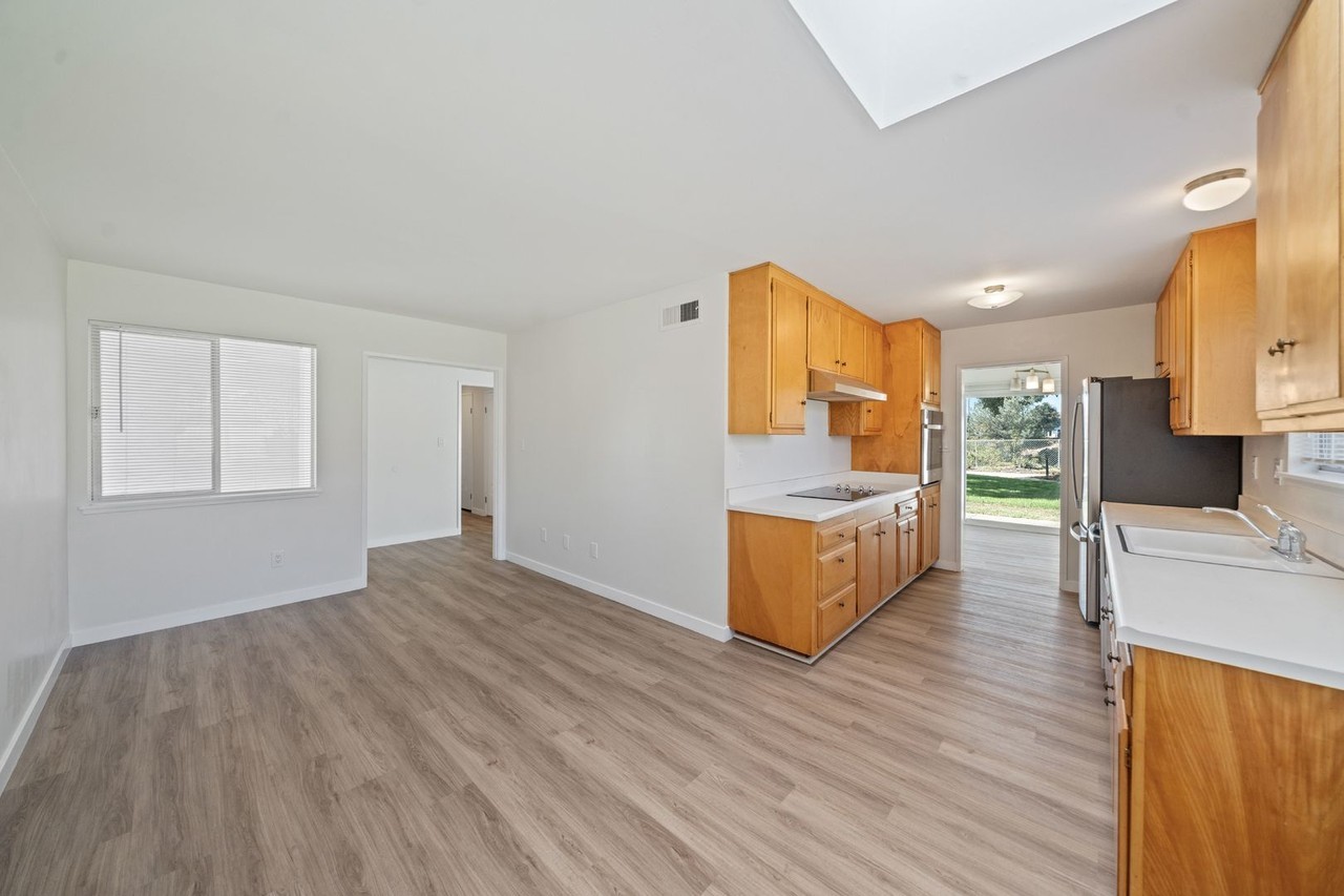 5828 Ferber St - Photo 6 of 29