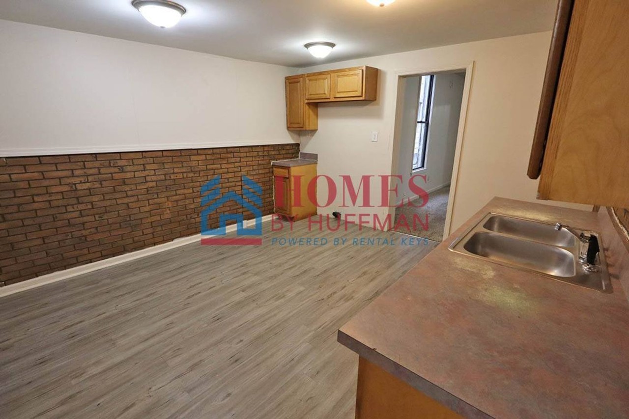 310 E Franklin St - Photo 5 of 18