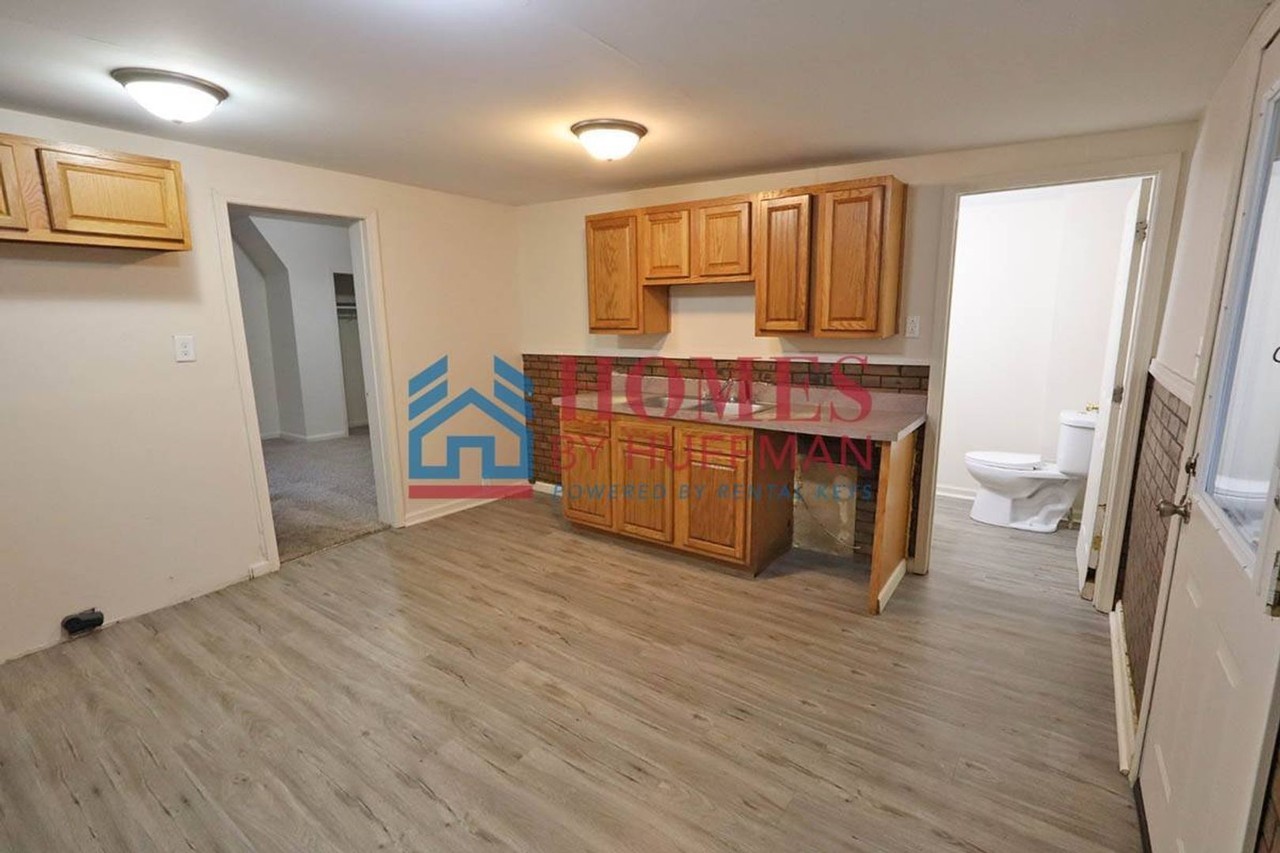 310 E Franklin St - Photo 7 of 18