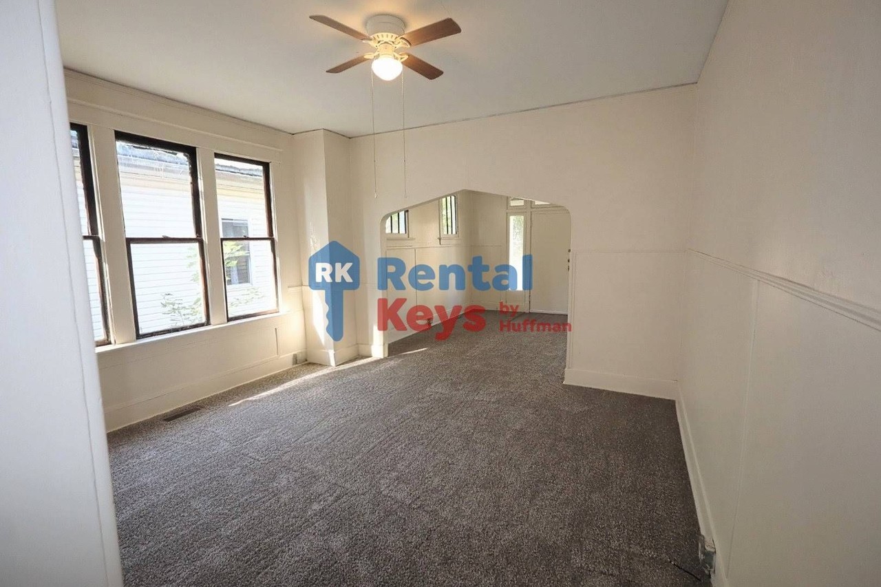 627 Jackson Ave - Photo 3 of 22