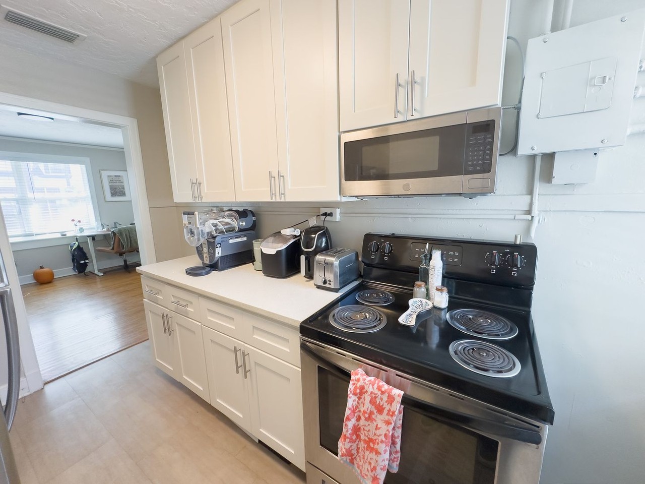 1006 Sw 8th Ave - Photo 6 of 22